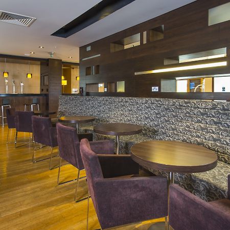 Holiday Inn Express London - Epsom Downs By Ihg Экстерьер фото