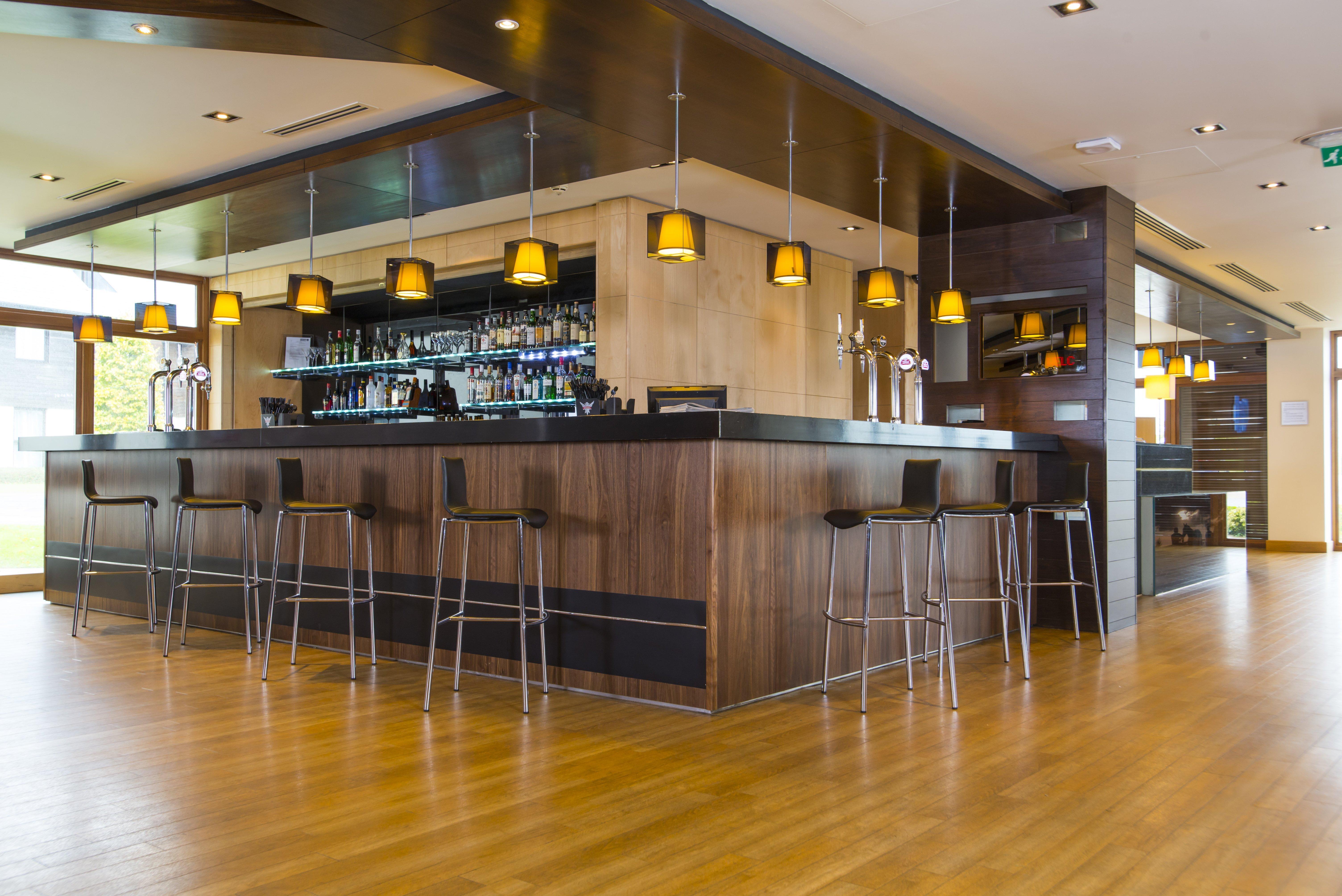Holiday Inn Express London - Epsom Downs By Ihg Экстерьер фото